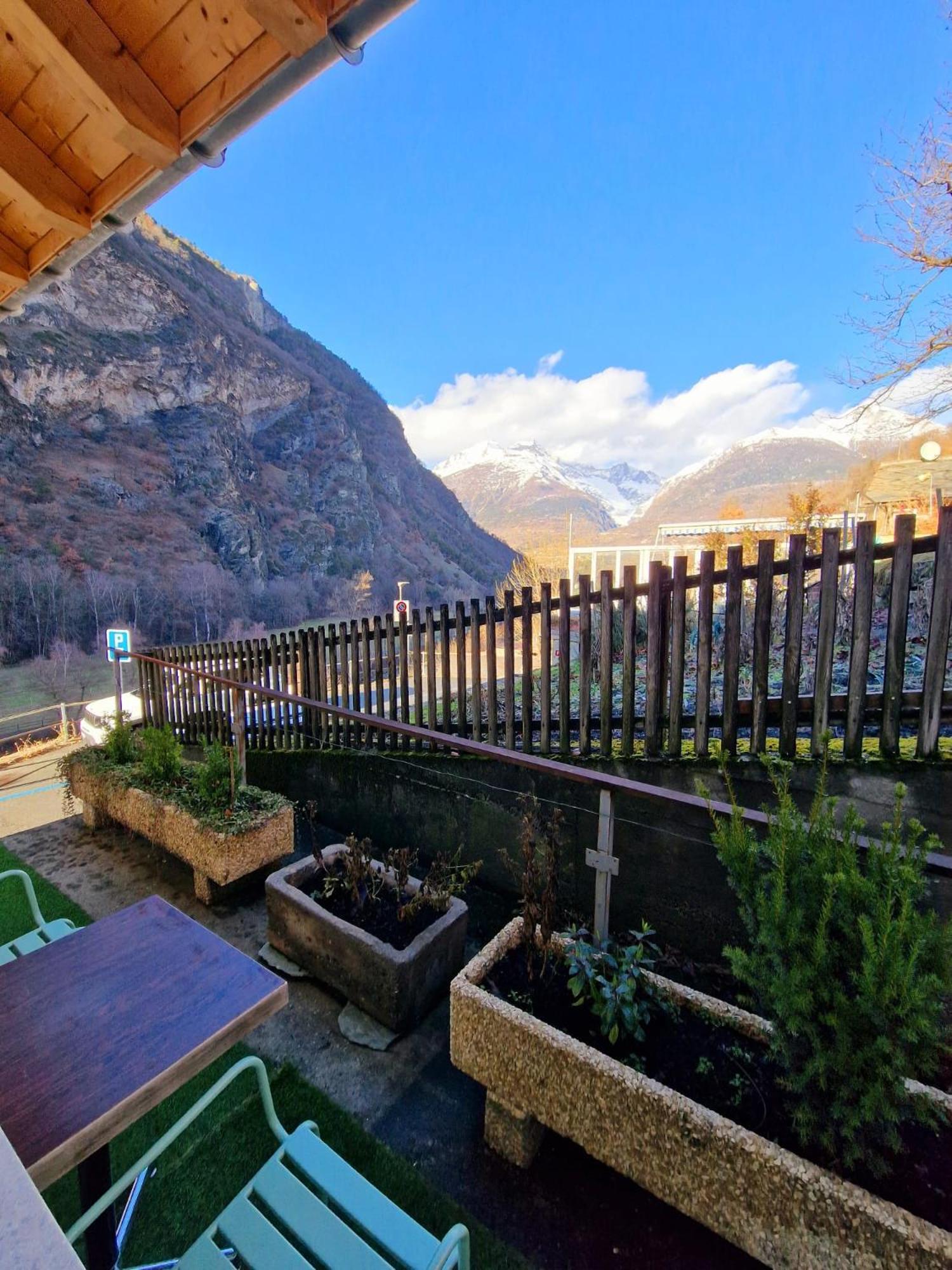 Kunstplanet Im Herzen Der Alpen Am Planetenweg Visp Ngoại thất bức ảnh
